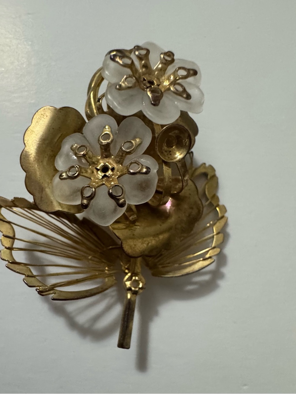 Gold Floral Belt Clip Accessory with Frosted White Flowers